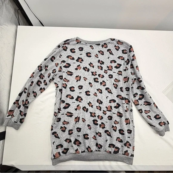 Women’s Leopard Pullover in Grey with Black and Brown spots in Size Large - Picture 7 of 8